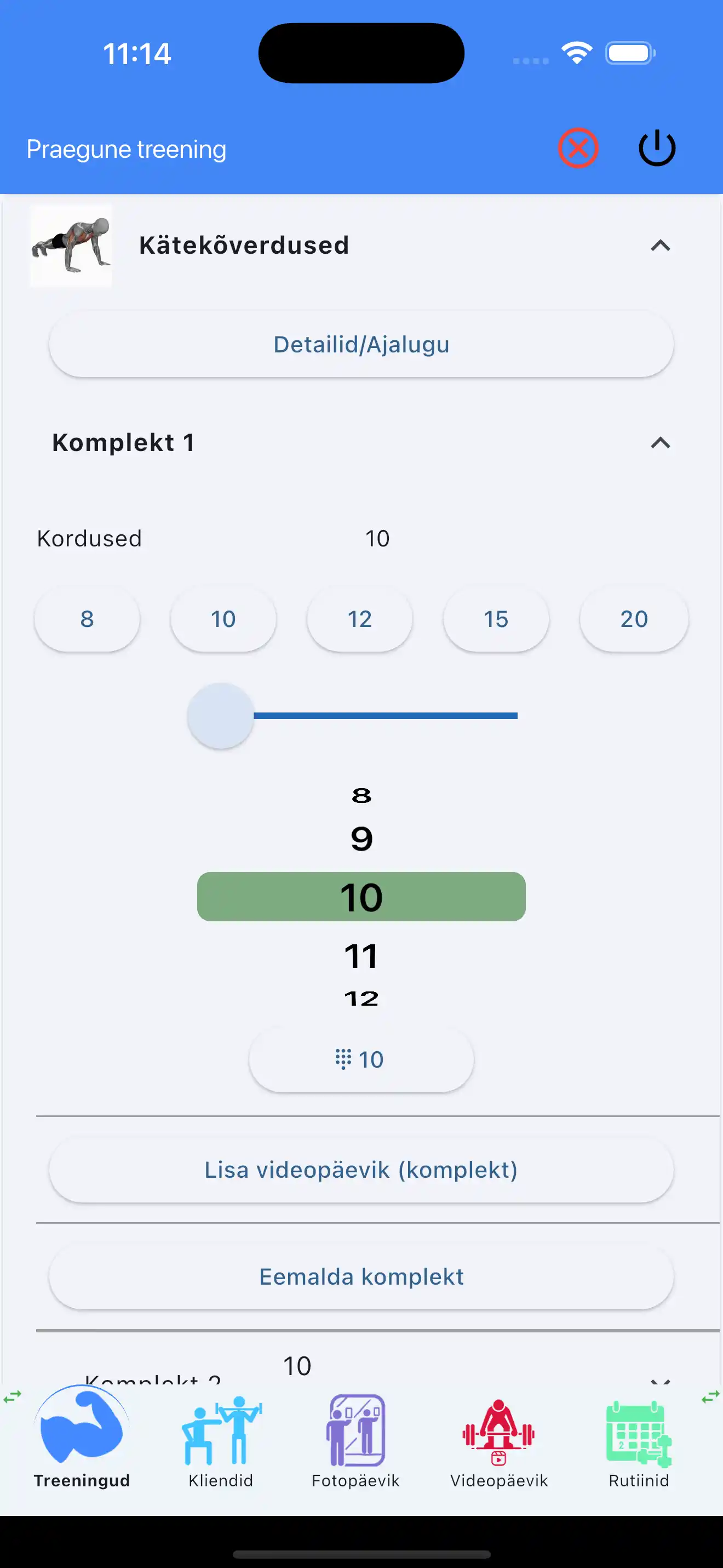 Ainult kordused crossfit keharaskustega treeningu jälgimine telefonis