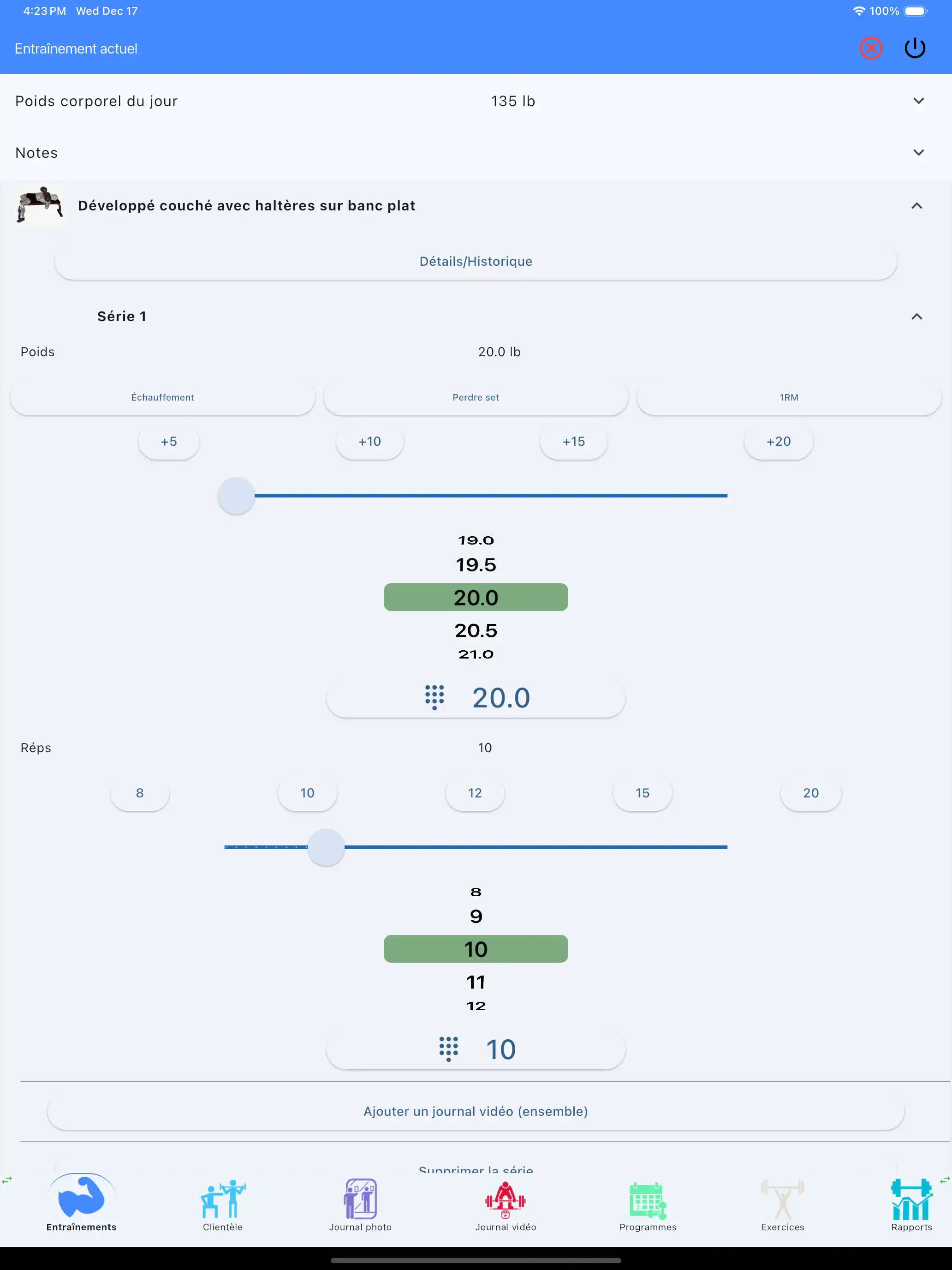 Tablette iPad pour le suivi des exercices avec haltères