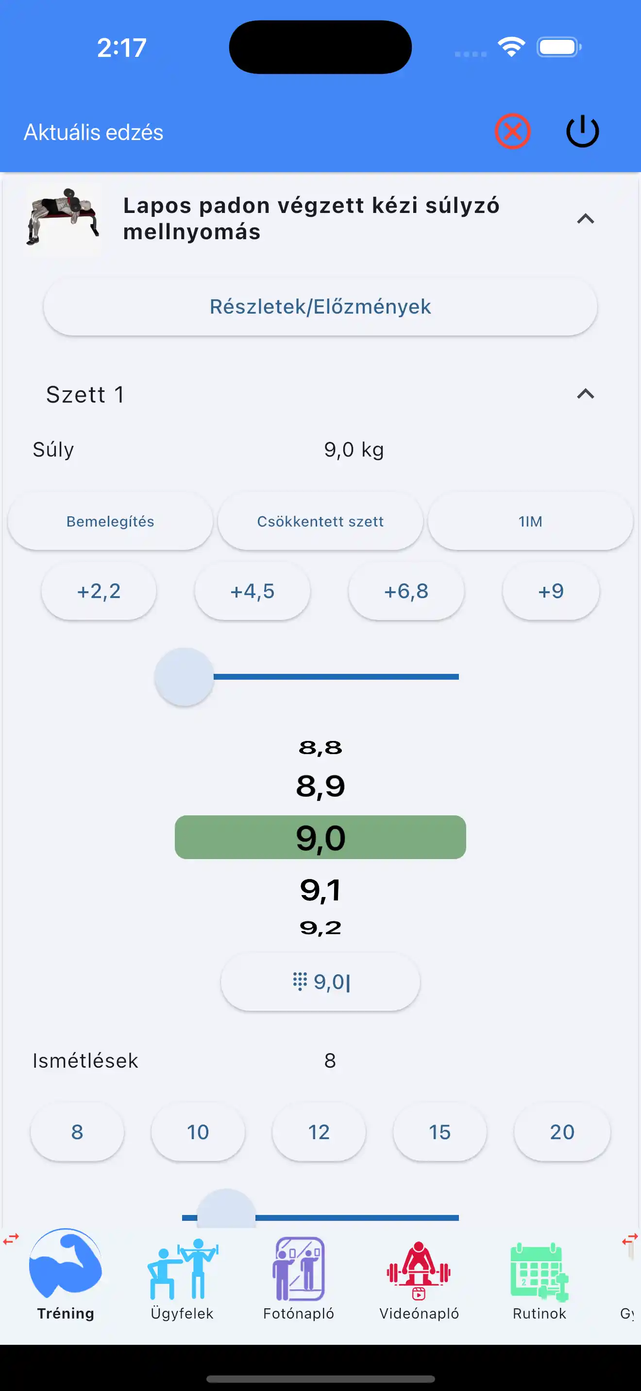 Kézisúlyzós gyakorlat követés telefonon