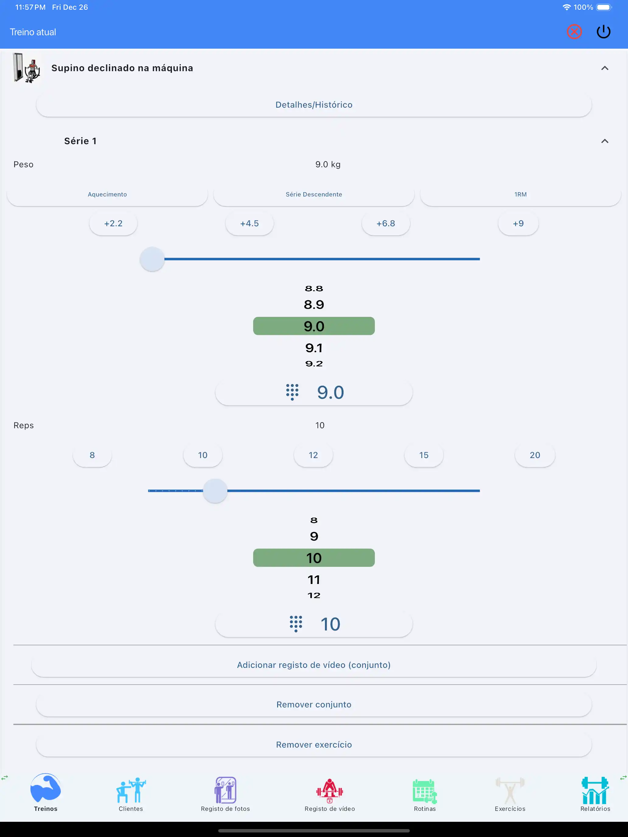 Macchina con pesi a perno  Monitoraggio esercizi  tablet ipad